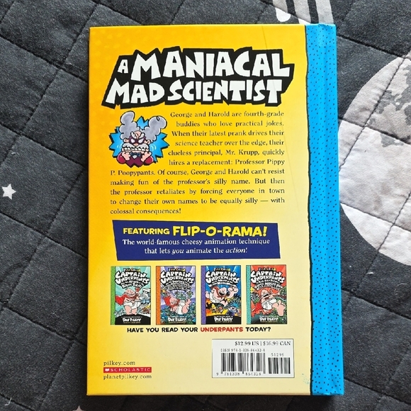 🦕 2/$15 Captain Underpants Book - Picture 2 of 2